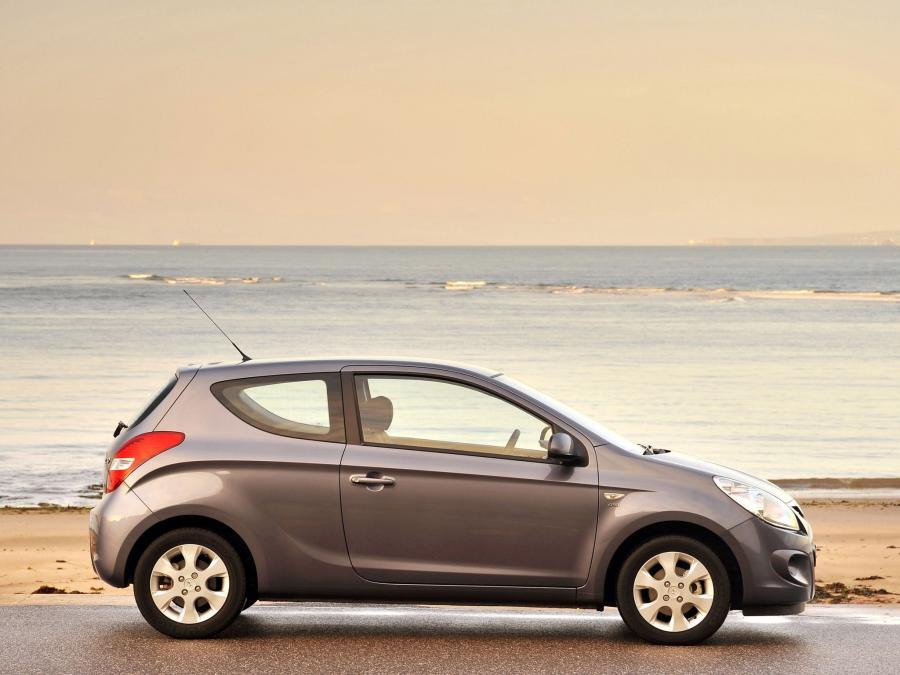  Hyundai i20 3-Door 2009 года  (UK) (фото 6 из 16)